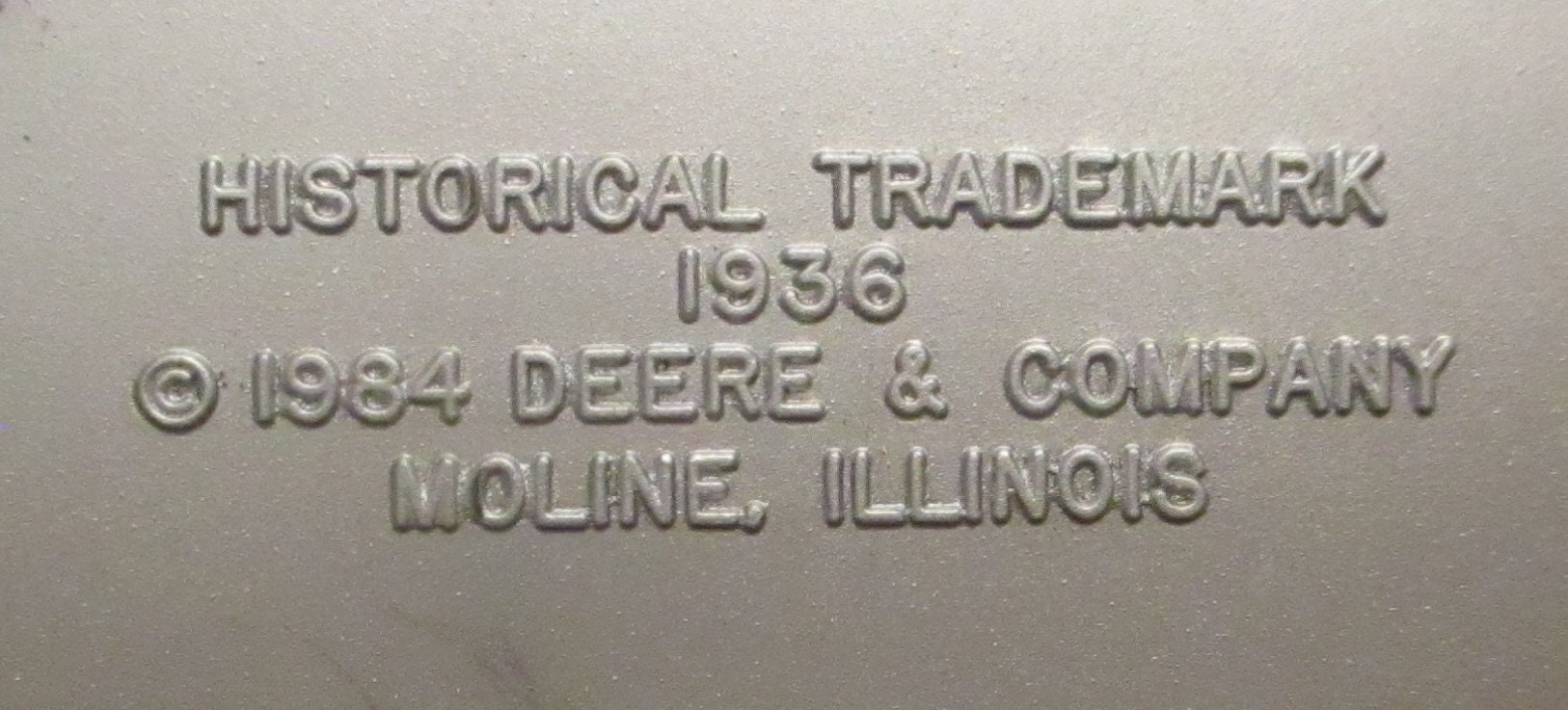 1984 LIMITED EDITION JOHN DEERE BELT BUCKLE 1936 HISTORICAL TRADEMARK #5083 Vintage 1982 JOHN DEERE & Company Belt Buckle Pewter Round  main image 4