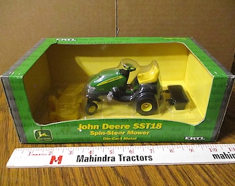 John Deere SST18 Spin Steer Lawn Garden Tractor 1/16 Toy Set Ertl #15292 Die Cast Metal 2001 JD Green Yellow