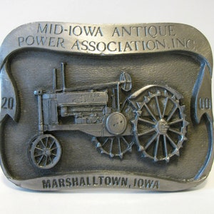 John Deere Allzweck-Traktor Modell B Gürtelschnalle Mid-Iowa Antique Power Association 16th Show Pewter Marshalltown IA jd 4 Zylinder