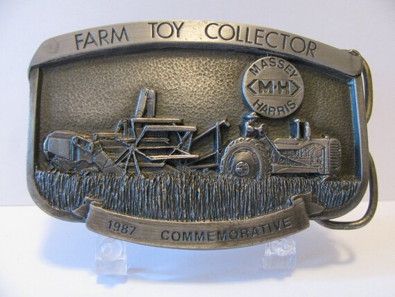 giant novelty belt buckle