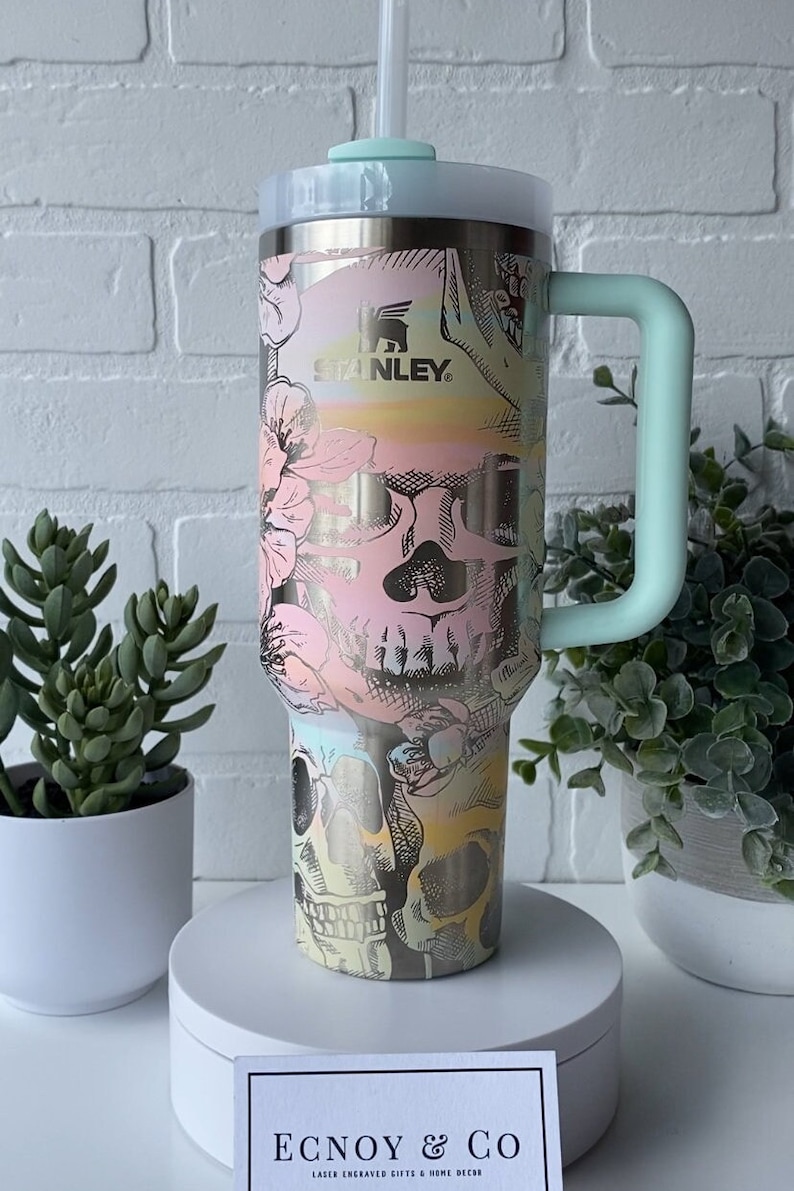 Skulls and Hibiscus Engraved Stnley 40oz Tumbler image 6