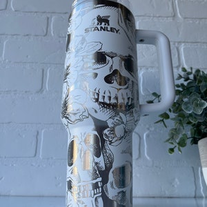 Skulls and Hibiscus Engraved Stnley 40oz Tumbler image 2