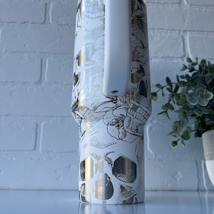 Skulls and Hibiscus Engraved Stnley 40oz Tumbler image 3