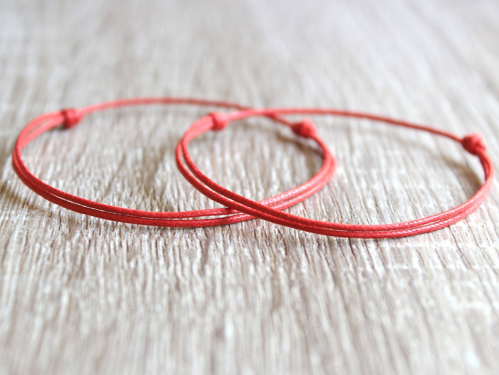 Our red string 12.3. Мужские браслеты из красной нити. красный мужской браслет. наша красная нить / our red string. браслет из струн гитары.