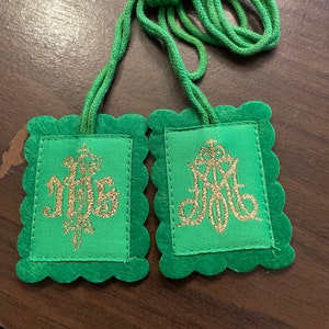 Deluxe Embroidered Green And Wool Scapular