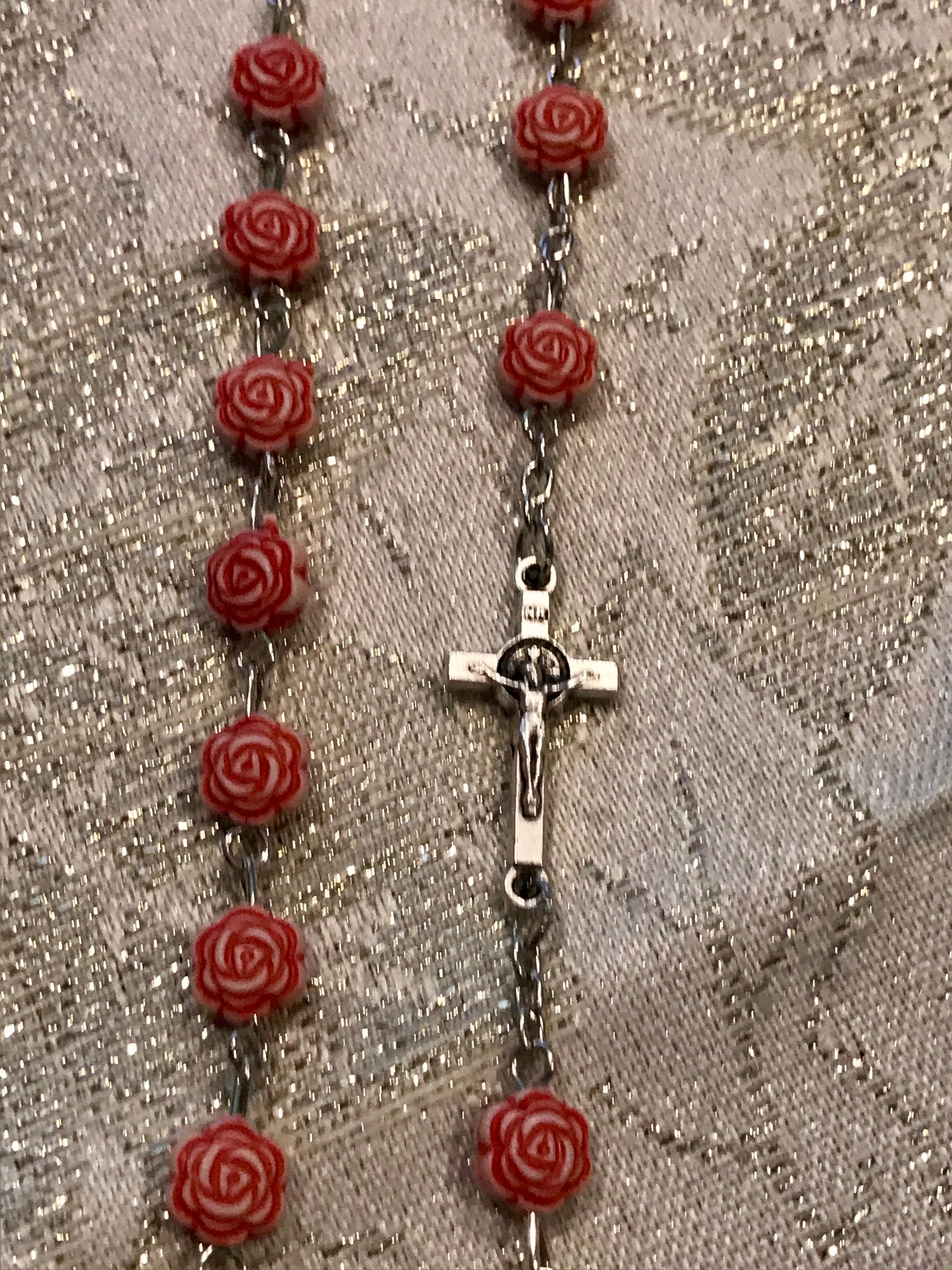 Tangle Free Red Rosebud Rosary (Zinc Alloy)