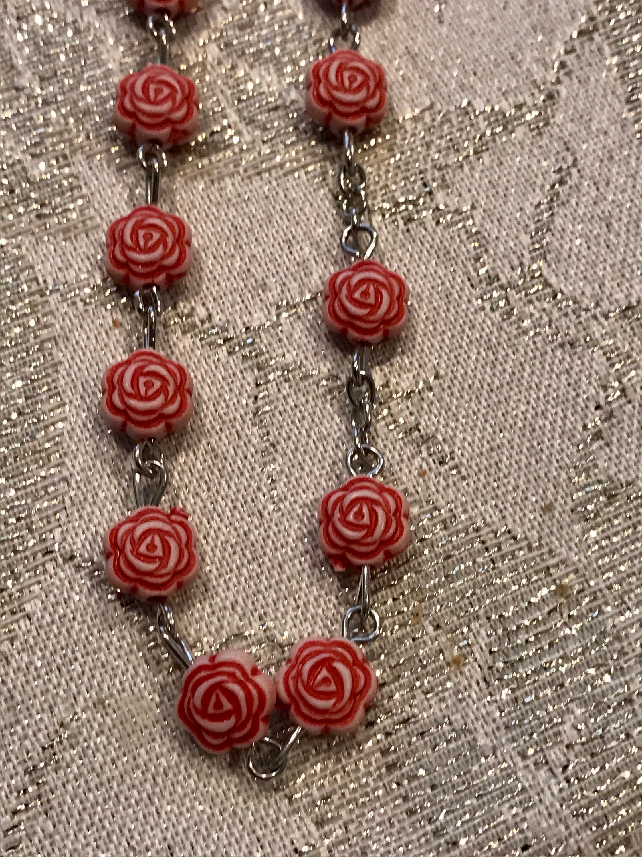 Tangle Free Red Rosebud Rosary (Zinc Alloy)