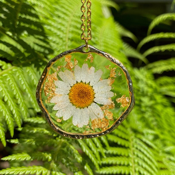White daisy resin necklace, pressed real flower, resin jewelry, pressed flower necklace