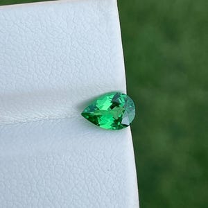 Natural Tsavorite Green Garnet Loose Gemstone, Eye Clean, Pear Shape, Weight 0.75 Cts, Size 7 x 5 x 3.1 MM, Tsavorite For Jewelry.