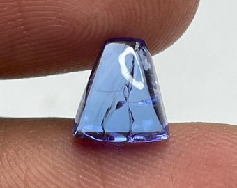 Naturlig tanzanit lös ädelsten i fancy form, cabochon, storlek 8 x 7,4 x 4,2 MM, vikt 2,30 ct, tanzanitcabochon för smyckestillverkning.