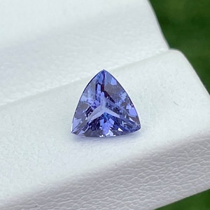 Naturlig tanzanit lös ädelsten, ingår, triljonformad, vikt 1,00 ct, storlek 6,5 x 6,5 x 4,3 MM, tanzanit ädelsten för smyckestillverkning.
