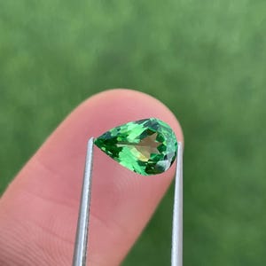 Natural Tsavorite Green Garnet Loose Gemstone, Eye Clean, Pear Shape, Weight 1.00 Cts, Size 8.5 x 5.6 x 3.1 MM, Tsavorite For Jewelry.