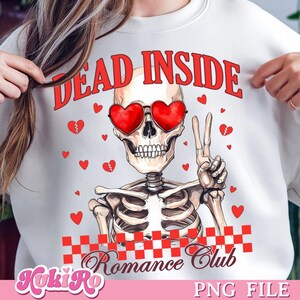 Club de romance muerto en el interior Png, diseño divertido de esqueleto para el día de San Valentín, archivo de sublimación de gafas de corazón sarcástico, antiamor Png