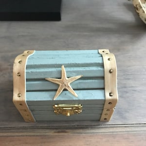 Treasure chest jewelry holder
