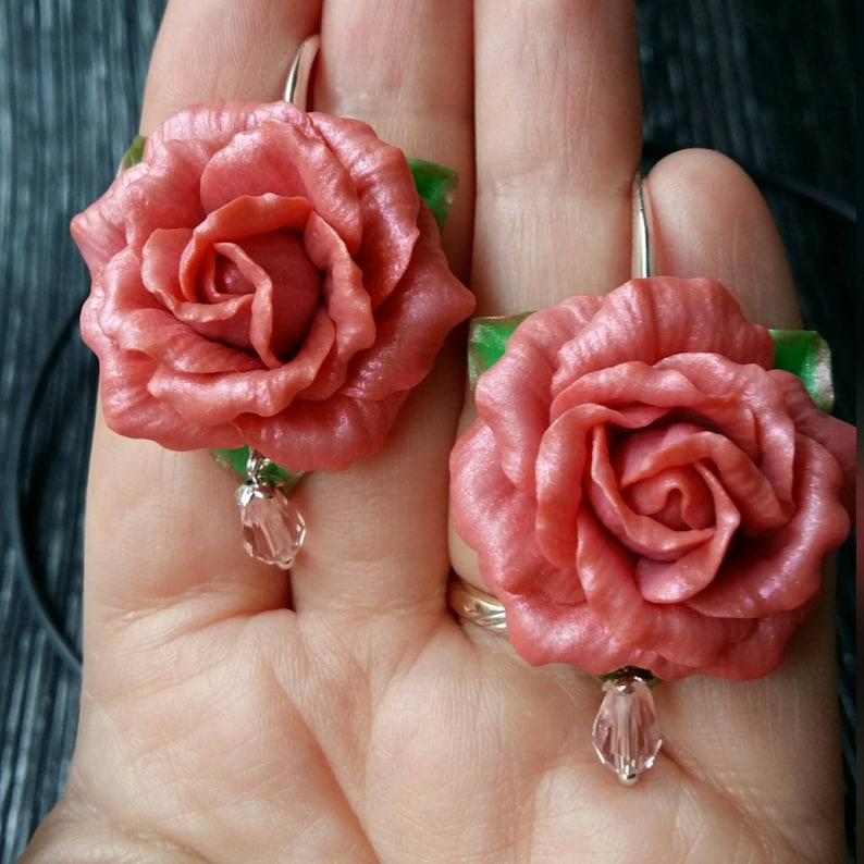 Pink rose set jewelry Clay roses set Floral jewelry Delicate mom gift Rose set earrings and necklace Roses for polymer clay Pink wedding set