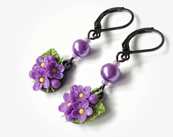 Lilac earrings of polymer clay. Purple flowers jewelry. Gift idea for her. Valentine's day gift for women.
