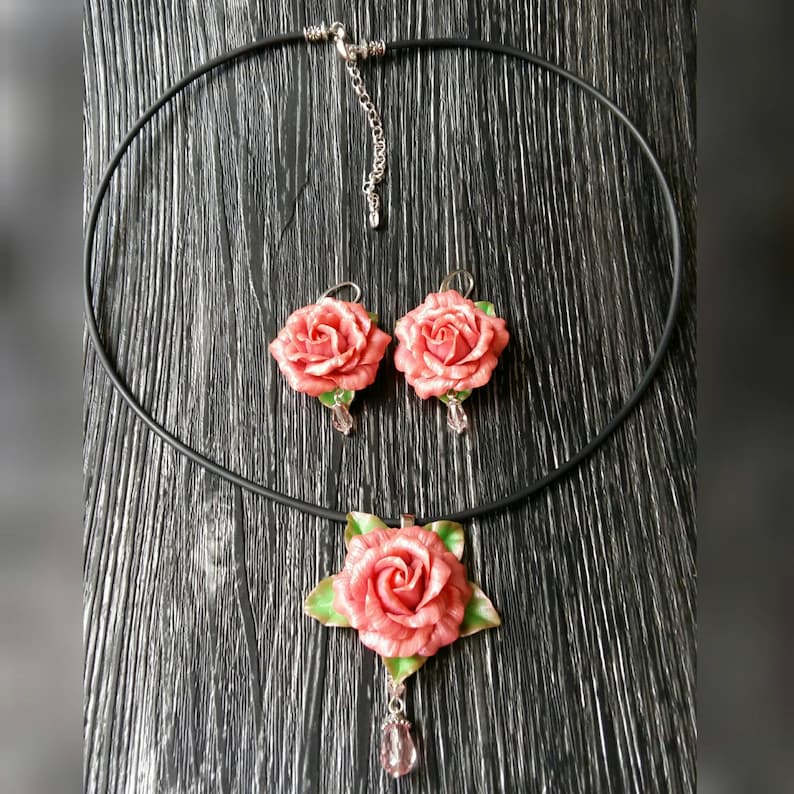 Pink rose set jewelry Clay roses set Floral jewelry Delicate mom gift Rose set earrings and necklace Roses for polymer clay Pink wedding set