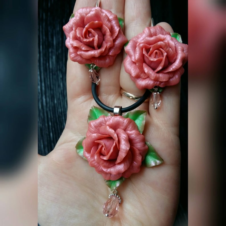 Pink rose set jewelry Clay roses set Floral jewelry Delicate mom gift Rose set earrings and necklace Roses for polymer clay Pink wedding set
