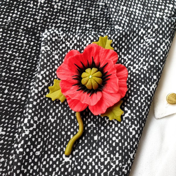 Broche coquelicot, idée cadeau pour femme. Bijoux effet cuir, épingle fleur rouge.