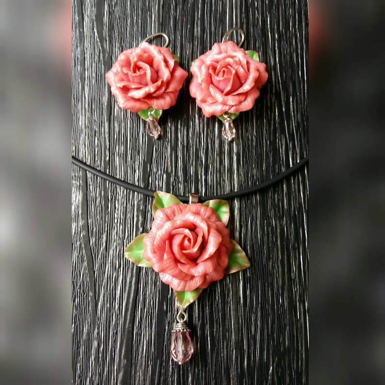 Pink rose set jewelry Clay roses set Floral jewelry Delicate mom gift Rose set earrings and necklace Roses for polymer clay Pink wedding set