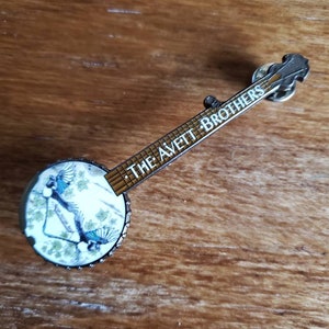 Avett banjo with gorgeous Magpie design, approximately 3 inches long