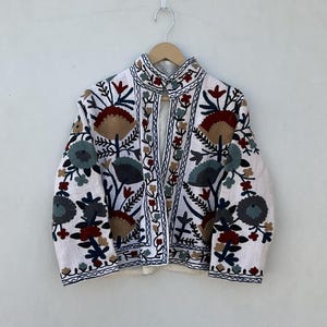 Suzani embroidery women jacket,kantha Floral jacket,Kantha Vintage handmade jackets Coat,Designer kimono jackets for girls,boho bomber gifts