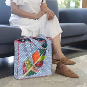 Patchwork Floral Cotton Tote Bag, Vintage Flower Bag, Quilted Shoulder Bag, Lightweight Casual Everyday Tote, School Tote Bag