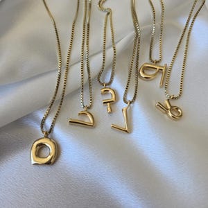 Collar con inicial de letra burbuja asiria / Arameo / Idioma asirio / Regalos para ella