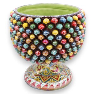 Caltagirone Half Pigna Vase Ø ca. 30 cm mehrfarbig, Perlmutt-Emaille und Stiel mit Karren und Barockdekor MD1