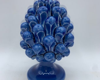 Pomme de pin en céramique sicilienne de Caltagirone 15 cm réalisée entièrement à la main, symbole de prospérité, de fertilité, de longévité, couleur bleu antique