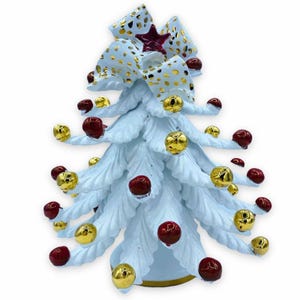 Árbol de Navidad serie ÈLITE, cerámica de Caltagirone, de aprox. 25 cm de altura, blanco con lazo y bolas en lustres de oro puro y rubí.