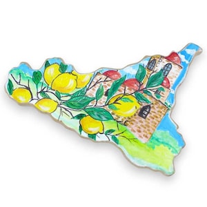 Wooden cutting board in the shape of Sicily, rounded at the sides, also to hang, h 20 x w 30 cm approx., hand painted: Lemons and Cupole