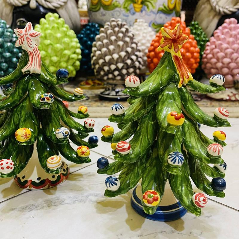 装飾ボール付きクリスマスツリー、高さ約15/17 cm。カルタジローネ陶器