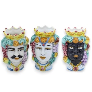 Caltagirone ceramic Moor&#39;s head h 13 / 14 cm approx (1 unit) with crown and fruit