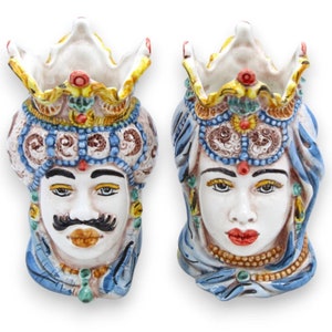 Pair of Moorish heads in Caltagirone ceramic - h 13 / 14 cm approx. with crown, turban and swirls, yellow and turquoise