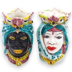 Pair of Moorish heads in Caltagirone ceramic - h 13 / 14 cm approx. with crown and turban, 17th century aquamarine
