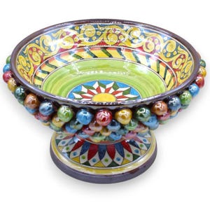Pigna-Kuchenständer aus Caltagirone-Keramik, Ø ca. 30 cm, mehrfarbig, sizilianische Karrendekoration und MD3-Perlmutt-Emaille