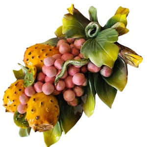 Hand-crafted and hand-decorated ceramic bundle with prickly pear and grape - Size: 32x20 cm