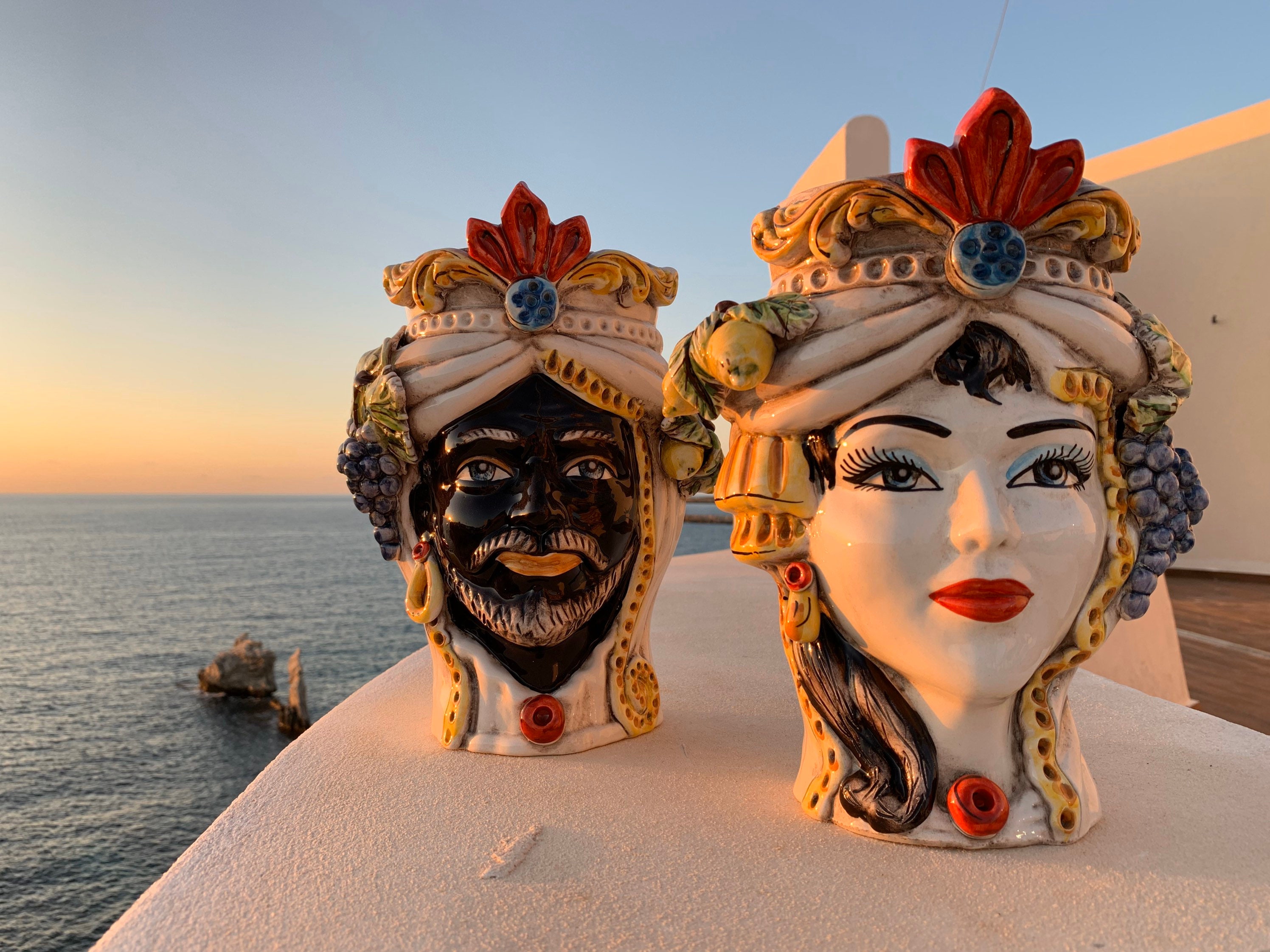 SICILIAN HEAD, Sicilian Moor's heads in Caltagirone ceramics entirely hand-modelled H.26 L.20 With fruit