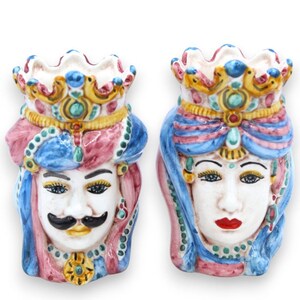 Pair of Moorish heads in Caltagirone ceramic - h 13 / 14 cm approx. with crown and turban, pink and turquoise