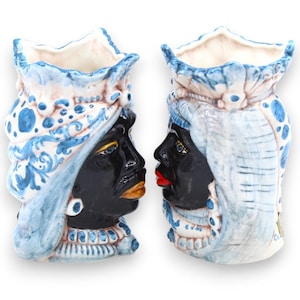 Pair of Moor&#39;s heads in Caltagirone ceramic, h 13 / 14 cm approx. crown and turban, 17th century decoration and turquoise polka dots 01