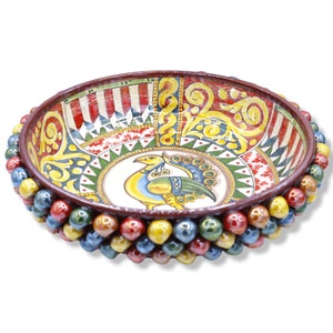 Mehrfarbiger Tafelaufsatz Pigna aus Caltagirone-Keramik, Ø ca. 35 cm, sizilianische Karrendekoration mit Pfau