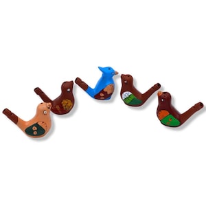 Terracotta ocarina with random decoration and color, L 6 x h 5 cm approx. (1 unit)