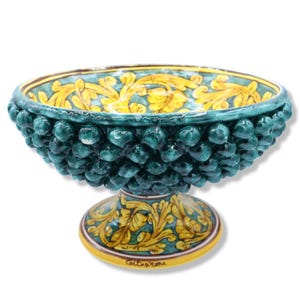 Tannenzapfenständer aus Keramik aus Caltagirone, Grünspan und Barockdekor – Ø 34 cm, H ca. 20 cm. Mod. TD