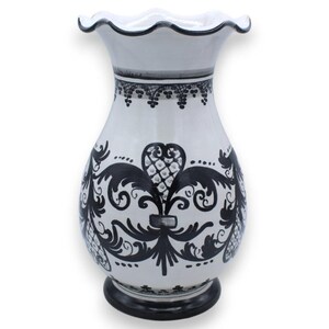 Gewellte Vase aus Caltagirone-Keramik – ca. 30 cm hoch. Schwarze Barockdekoration