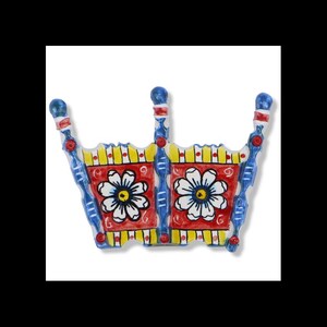 Zijkant van Siciliaanse kar in Caltagirone-keramiek, decoratie met bloem, hoogte ca. 11 cm Mod BR