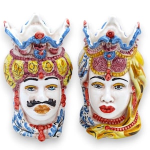 Pair of Moorish heads in Caltagirone ceramic - h 13 / 14 cm approx. with crown and turban, yellow and burgundy 04 03