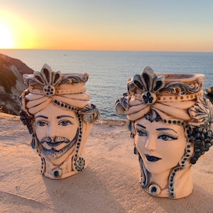 Sicilian Moor's Head in Caltagirone Ceramic entirely hand-modelled H.26 L.20 With two-tone blue and white fruit effect