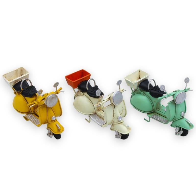 Hand painted metal Vespa vehicle - L 11 and h 7 (1 unit) three model and color options Random