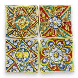 Caltagirone ceramic pocket emptier - l 17 cm x 17 x h 7 cm approx (1 unit) with random colour and decoration